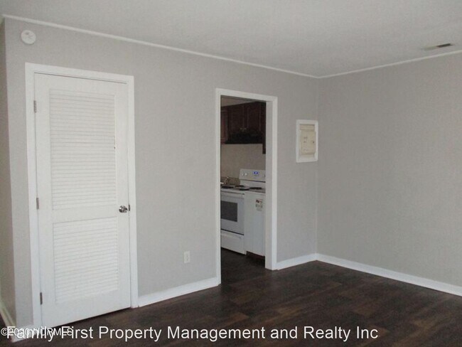 Building Photo - 2 br, 1 bath House - 1221 Davis Street