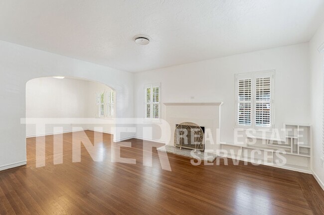 Building Photo - 657 40th St