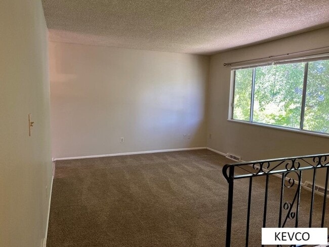 Building Photo - Incredible House and Yard!