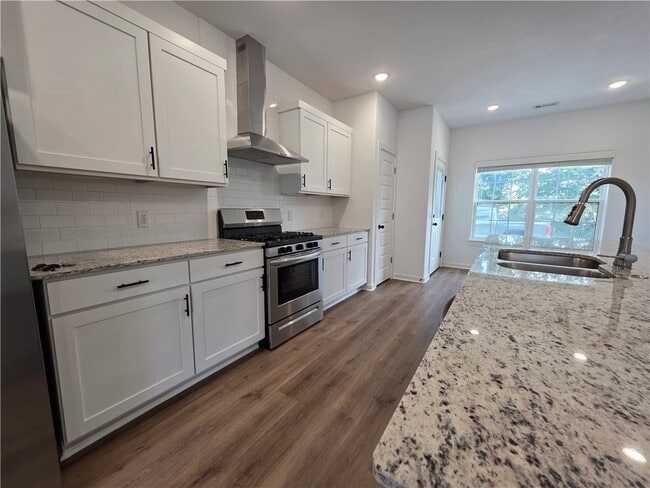 Building Photo - 987 N Crater Ave
