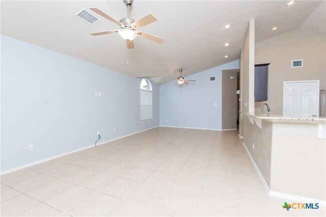 Building Photo - 409 Rowdy Dr