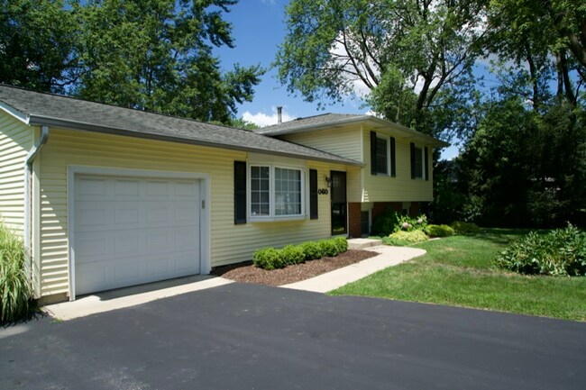 Foto del edificio - 2N060 Bernice Ave