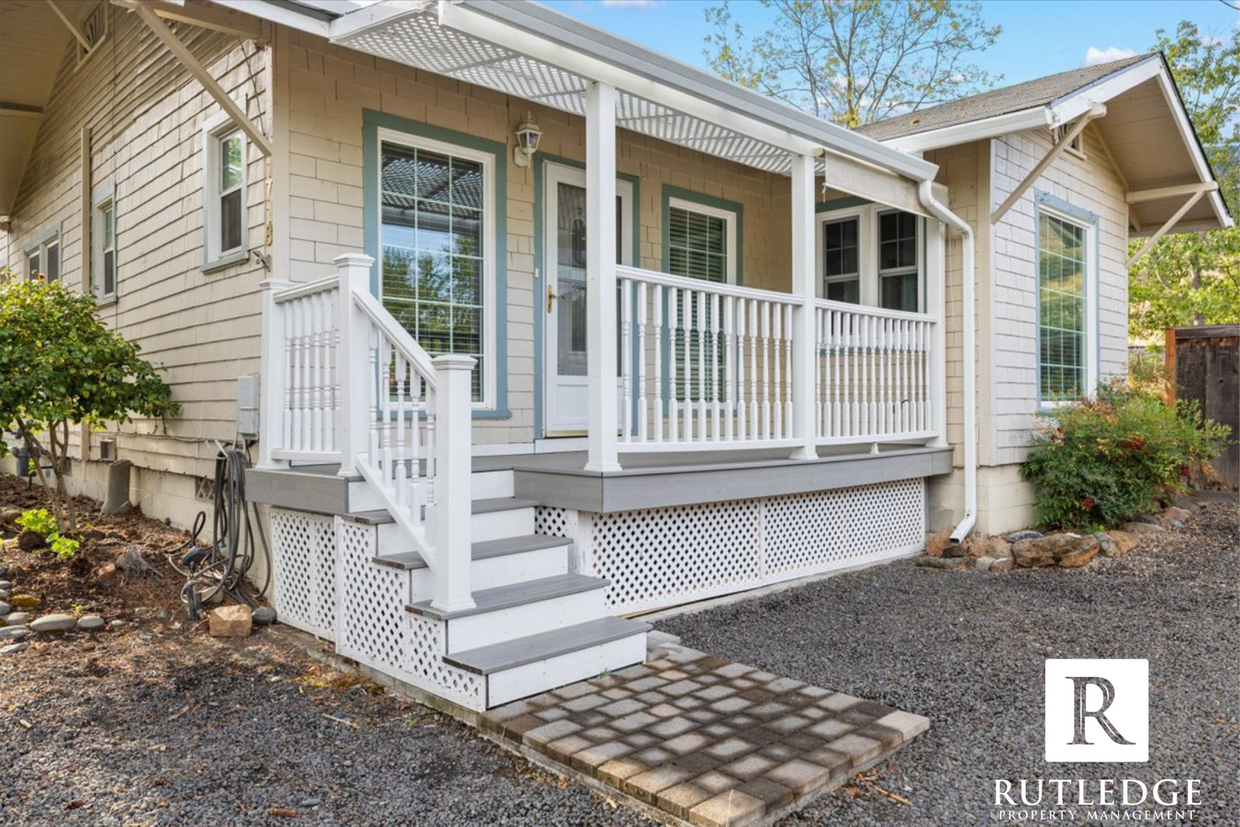 Primary Photo - Beautiful 3 bedroom home in Talent!