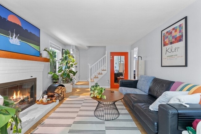 Building Photo - 52 Montvale St