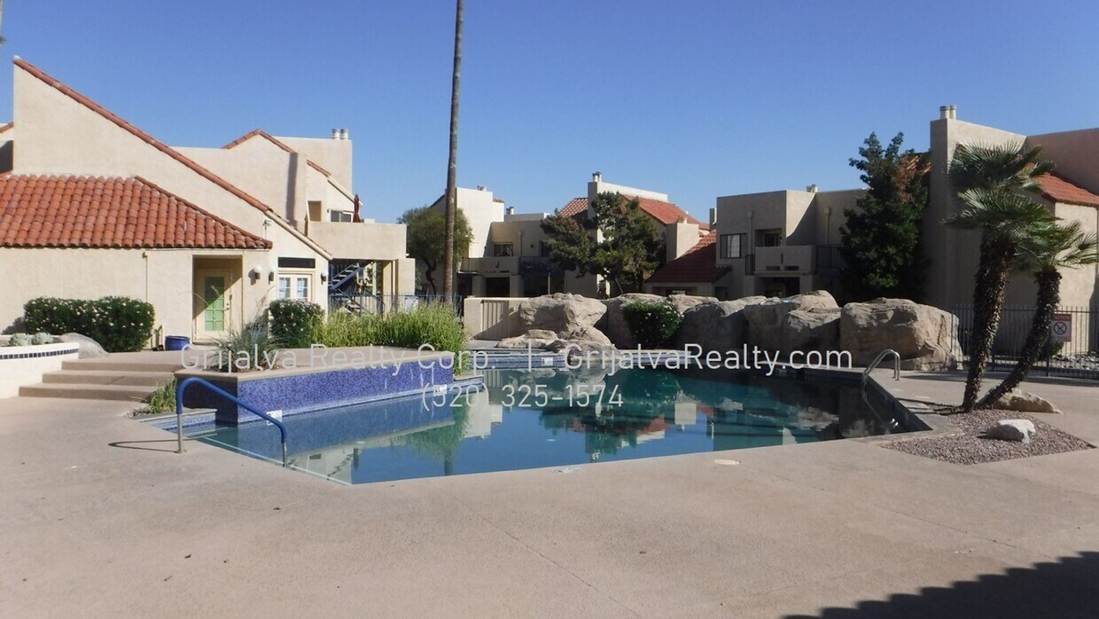 Foto principal - 2 Bed, 2 Bath for Rent at 1200 E River Rd ...
