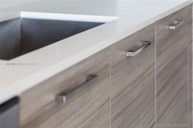 Foto del edificio - 121 NE 34th St