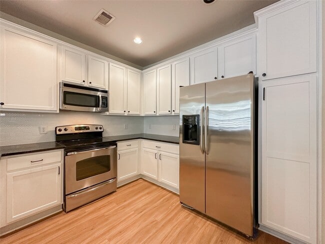 Building Photo - 3001 Murworth Dr