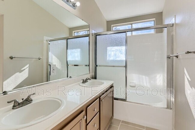 Foto del edificio - 5809 Red Umber Ave