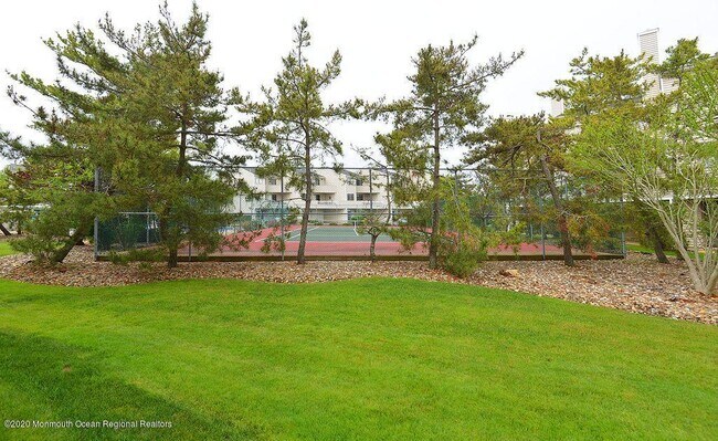 Building Photo - 2 Newport Ct
