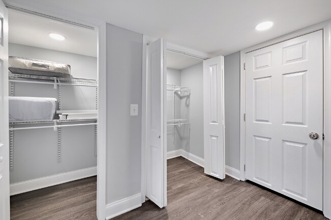 Foto del edificio - Affordable New Renovated Shared 2br Walkable to Metro