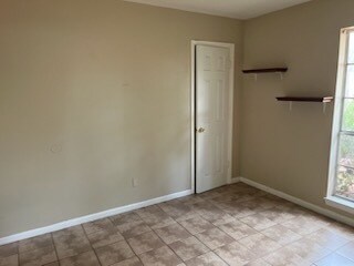 Foto del edificio - 831 Flournoy Lucas Rd