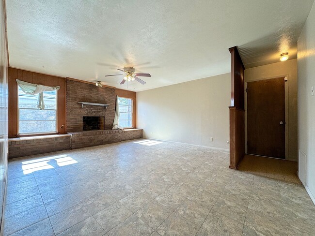 Foto del edificio - East El Paso 4 bed Refrig A/C