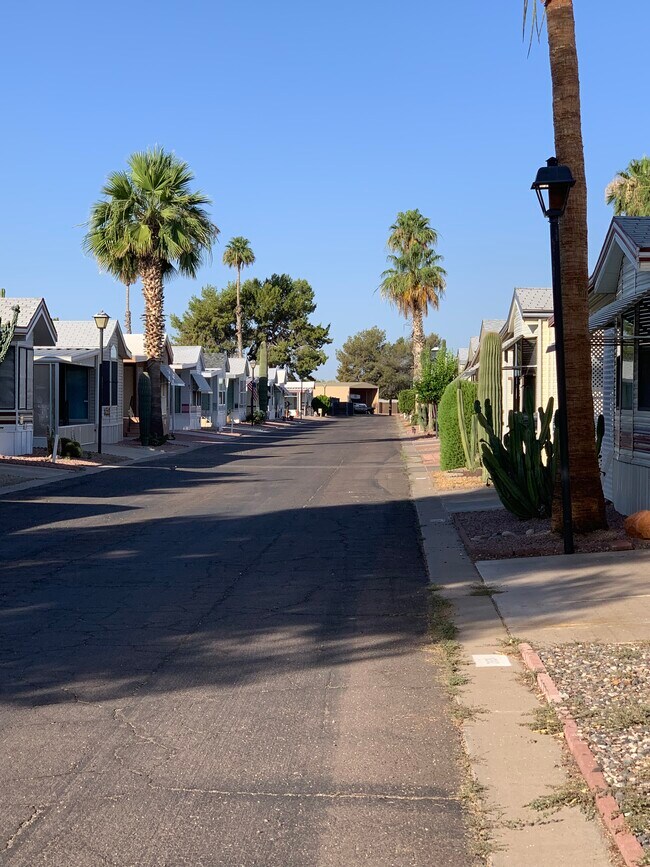 Foto del edificio - 10950 W Union Hills Dr