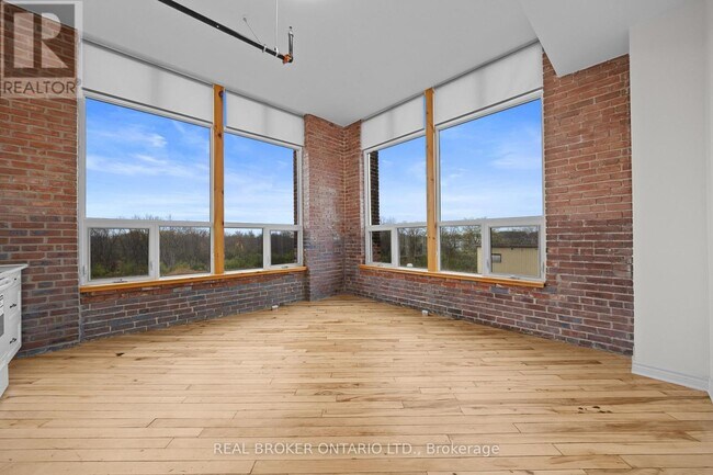 Photo du bâtiment - 150 Mill St