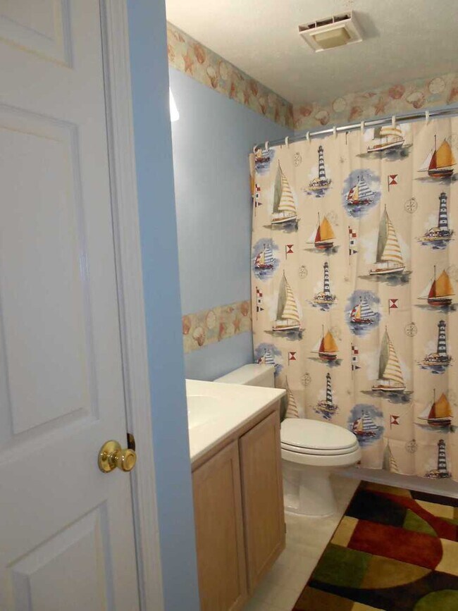 Building Photo - 2nd Floor 1 Bedroom Condo in River Oaks