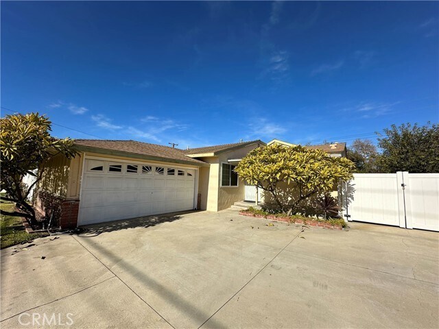 Primary Photo - 1051 E Juanita Ave