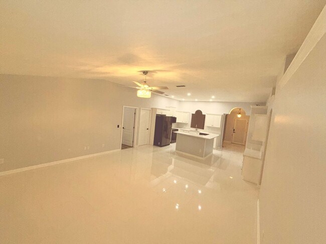 Building Photo - 465 Haversham Rd