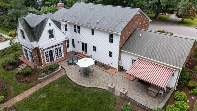 Foto del edificio - Spacious Home with Fenced Yard Exclusive Access to Hethwood Amenities