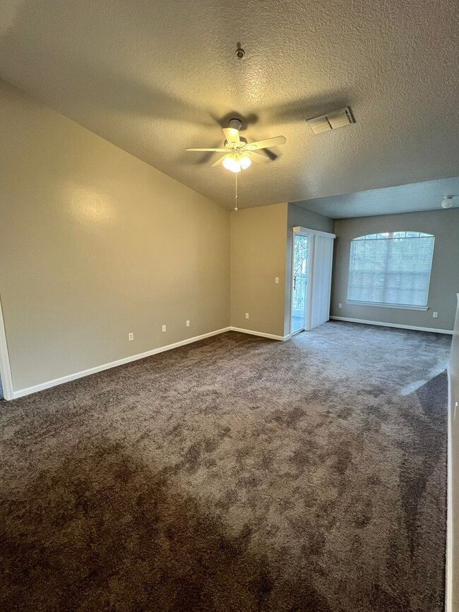 Foto del edificio - 2/2 Condo off Kirkman Rd