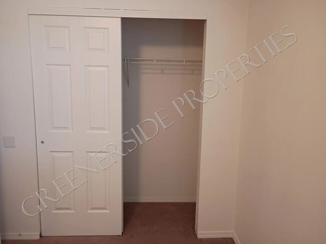 Armario del segundo dormitorio - 677 Paradise Plz