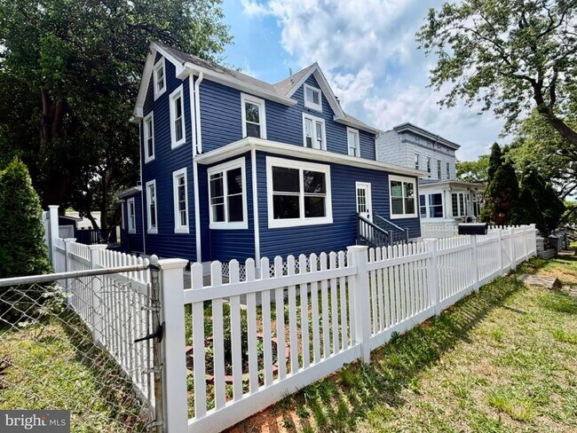 Building Photo - 333 Washburn Ave