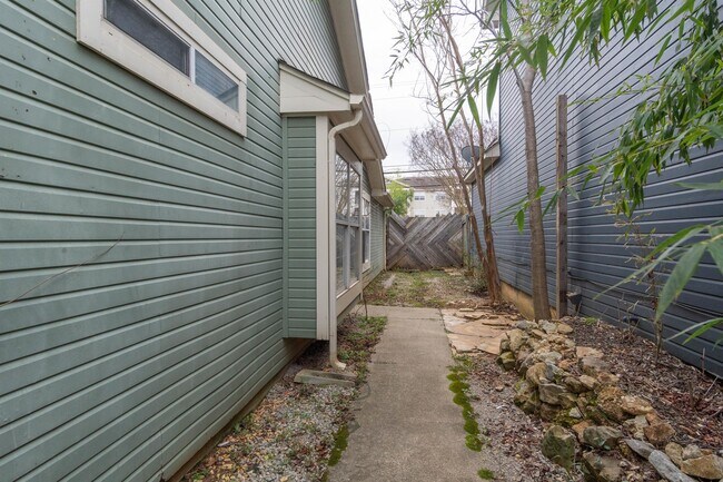 Foto del edificio - 124 Bridle Trace Ln