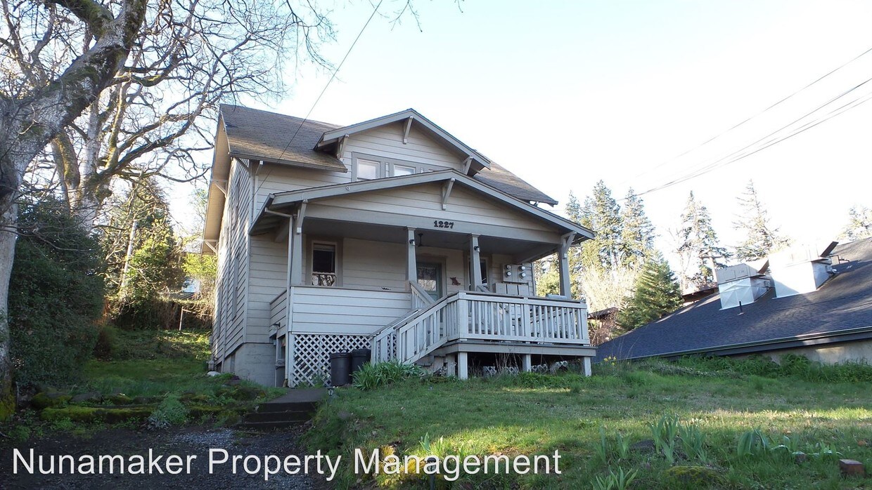 Foto principal - 1227 State St