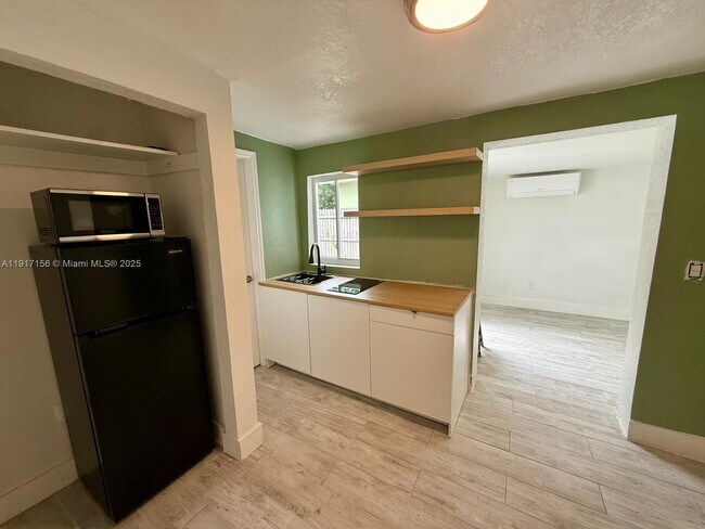 Foto del edificio - 16200 NE 3rd Ave