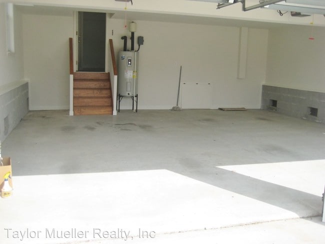 Building Photo - 152 Justin Ave