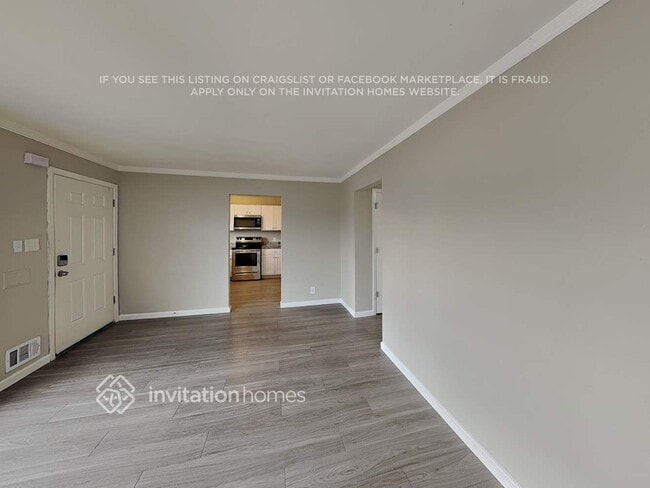 Building Photo - 1061 E 105th Pl