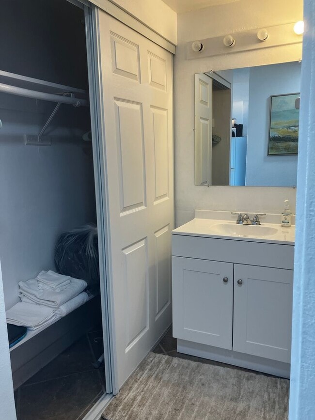 Building Photo - Beachside Studio Apartment