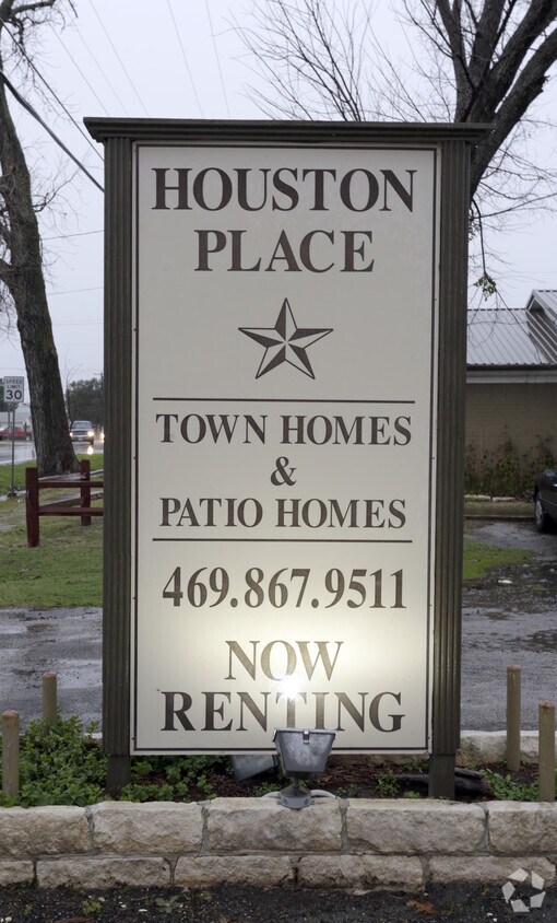Letreros - Houston Place Townhomes & Patio Homes