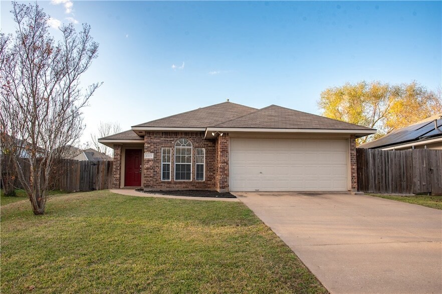 Foto principal - 605 Meadow View Ct