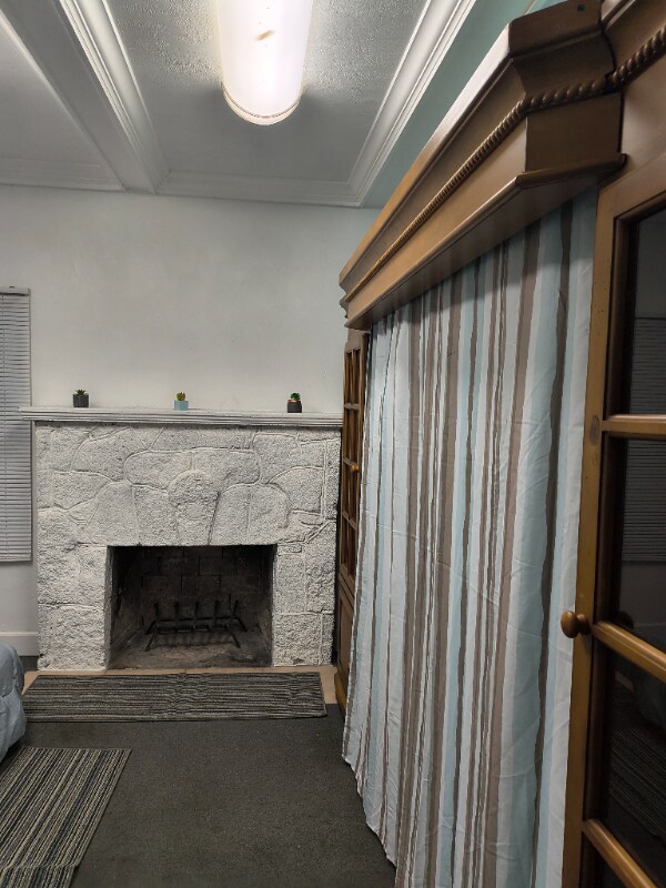 Foto principal - 943 S Ridgewood Ave