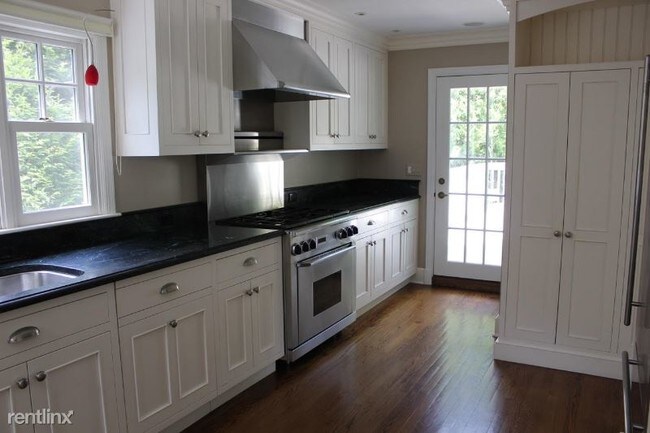 Building Photo - 3 br, 1.5 bath House - 16 E Byway
