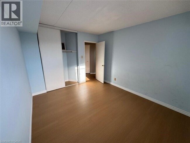 Building Photo - 3085 Kingsway Dr