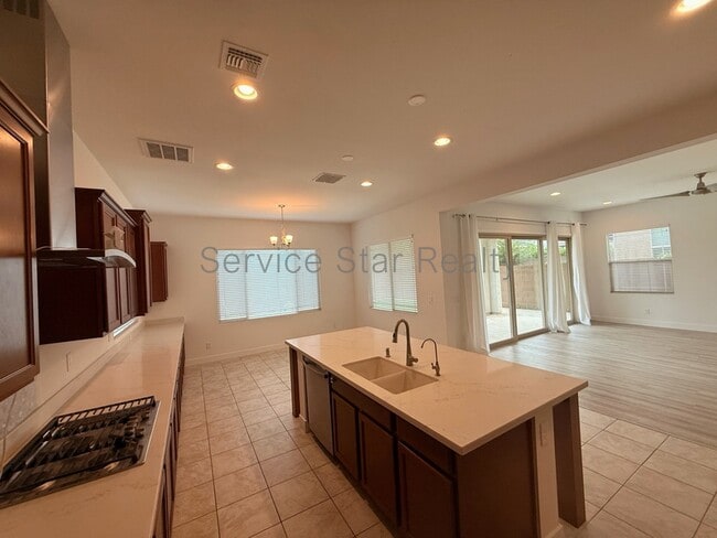 Building Photo - 3424 E Adobe Dr