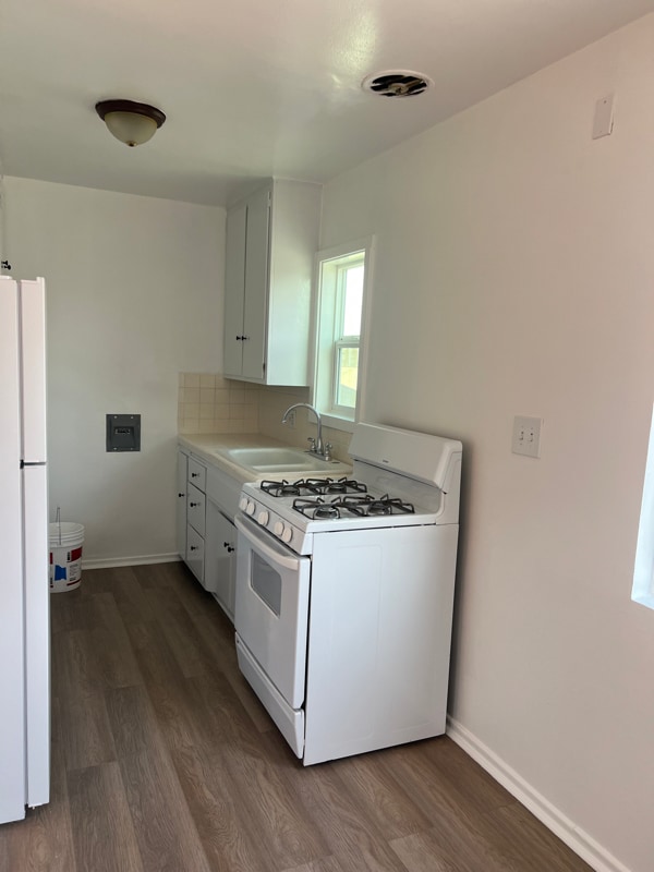 Photo - 3110 Livonia Ave Apartment