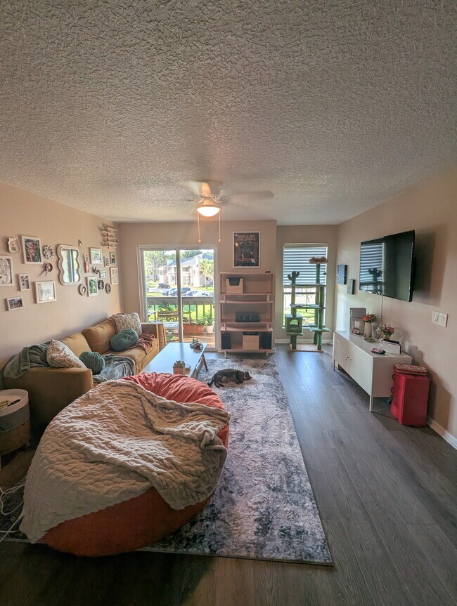 Building Photo - 10200 Belle Rive Blvd