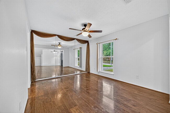 Foto del edificio - 21422 Park Willow Dr