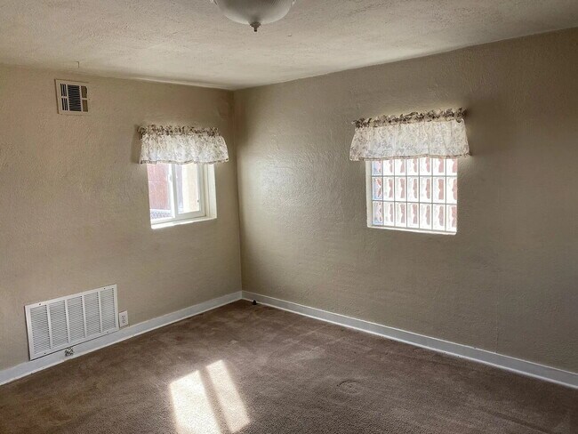 Foto del edificio - Charming 1-Bed 1-Bath Wheatridge Duplex with Private Fenced Yard & Garage - Available Now!