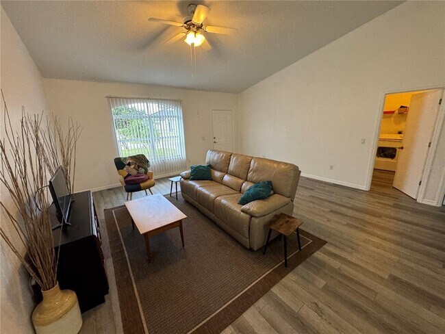 Foto del edificio - 2466 Logsdon St