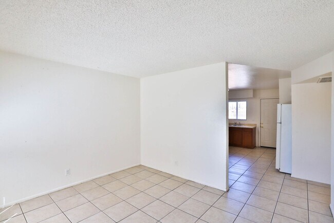 Building Photo - 533 S Olive