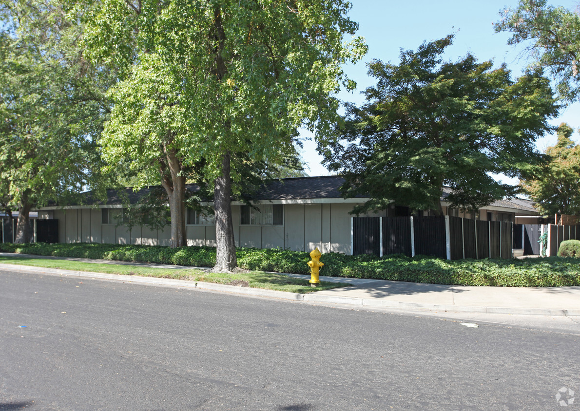 Primary Photo - Garden East Apartments