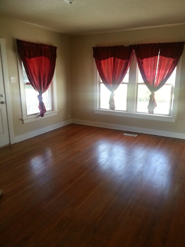 Foto del edificio - Charming Copperton 4 bedroom upgraded vintage home.
