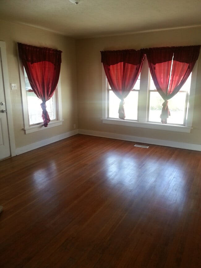 Photo - Charming Copperton 4 bedroom upgraded vintage home.