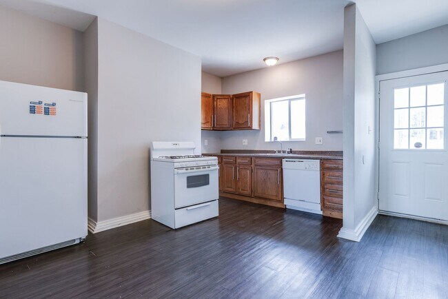 Building Photo - Available August - Check out this beautiful 2 bedroom w/ city views!
