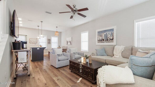Foto del edificio - 408 Raven Ln
