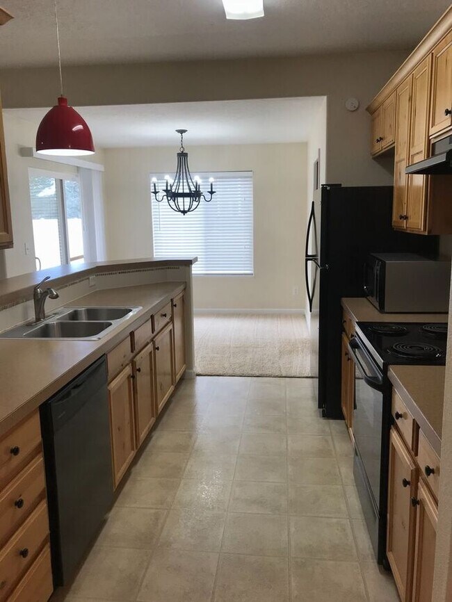 Building Photo - Spacious Ranch Style Home in Wellington!
