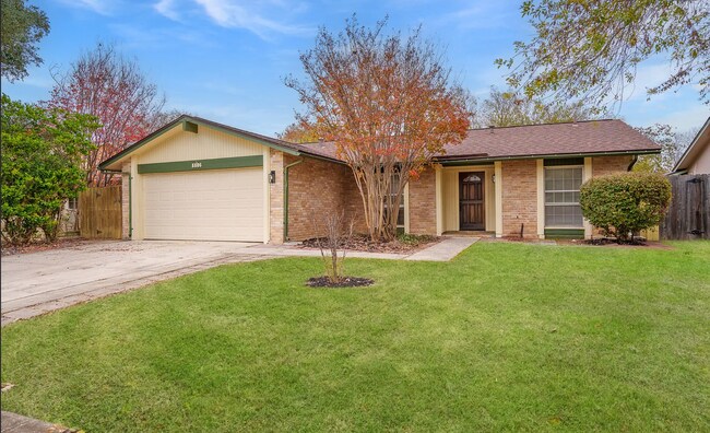 Foto del edificio - 8806 Thatch Dr